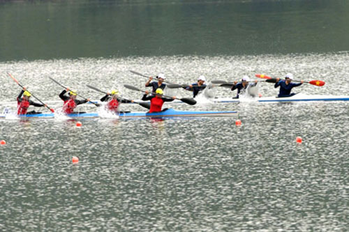 Hanoi wins national youth rowing championship